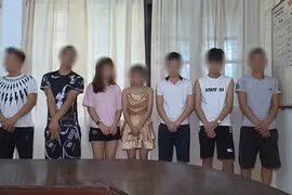 Chị em và nhóm bạn thuê phòng khách sạn mở "tiệc" ma túy