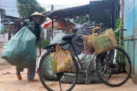 Mưu sinh nhờ... phế liệu