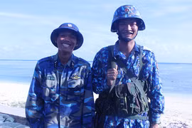 Hai người trẻ đặc biệt ở đảo Sơn Ca