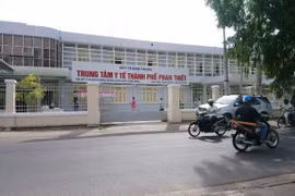 Cách chức 2 lãnh đạo Trung tâm Y tế Phan Thiết vì để thuộc cấp tham ô 5,4 tỉ đồng