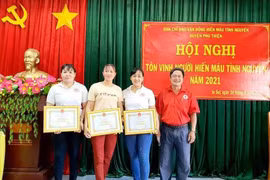 Phú Thiện: Tôn vinh 58 tập thể, cá nhân trong phong trào hiến máu tình nguyện