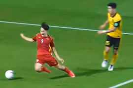 Văn Toàn đem về phạt đền chỉ 2 phút sau khi vào sân