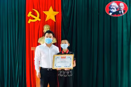 Khen thưởng hành động dũng cảm của em Trần Nguyễn Anh Duy cứu bạn thoát khỏi lưỡi hái tử thần