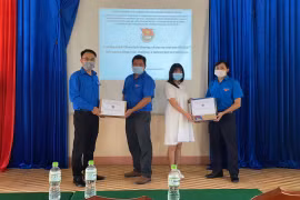 "San sẻ yêu thương, chung tay vượt qua đại dịch"