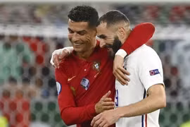 Nụ cười của Ronaldo và Benzema
