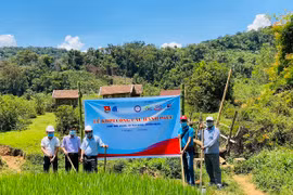 Khởi công "Cầu hạnh phúc" tại xã Đak Rong