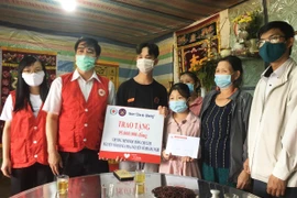 Hỗ trợ 95 triệu đồng cho 2 trẻ mồ côi