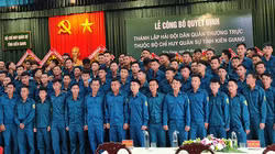 Hải đội dân quân vừa bảo vệ chủ quyền biển đảo, vừa tham gia khai thác hải sản...