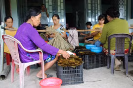 Làng bánh ú tro vào vụ Tết Đoan Ngọ