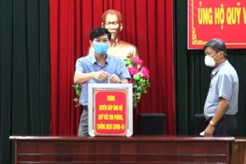 Các địa phương quyên góp phòng-chống Covid-19