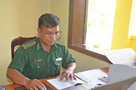 Đinh ƠRing: Cán bộ chính trị gương mẫu