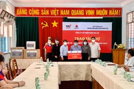 Công ty cổ phần Điện Gia Lai ủng hộ vật tư, hóa chất phòng-chống dịch Covid-19