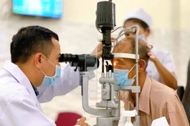 Mắt sáng cho người cao tuổi