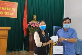 Lãnh đạo thành phố thăm và tặng quà nhân Ngày Quốc tế thiếu nhi 1-6