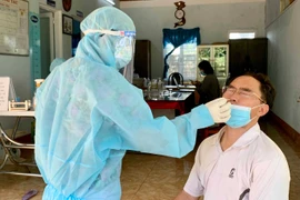 Pleiku: Lấy mẫu xét nghiệm trọng điểm tầm soát Covid-19
