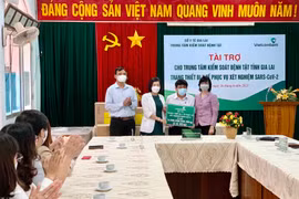 Chung tay hỗ trợ ngành Y tế phòng-chống dịch Covid-19