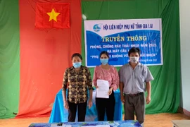 Ra mắt Câu lạc bộ "Phụ nữ nói không với rác thải nhựa"