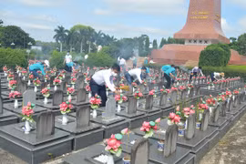 Viettel Gia Lai: Thay hoa mới cho các phần mộ liệt sĩ