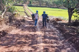 Người dân Ia Krai hiến đất làm đường giao thông