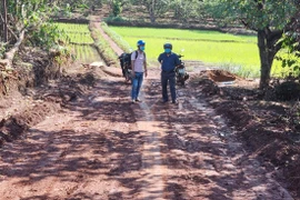 Người dân Ia Krai hiến đất làm đường giao thông