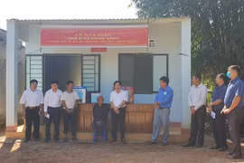 Bàn giao 7 căn nhà trong chương trình "Mái ấm biên cương"