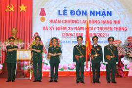 Công ty 715 đón nhận Huân chương Lao động hạng nhì