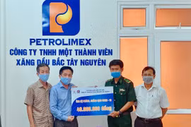 Công ty TNHH một thành viên Xăng dầu Bắc Tây Nguyên hỗ trợ 40 triệu đồng cho Đồn Biên phòng Ia Nan