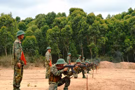 Luyện quân giữa mùa dịch