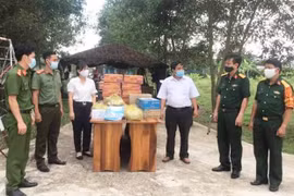An Khê thăm, tặng quà lực lượng phòng-chống dịch Covid-19
