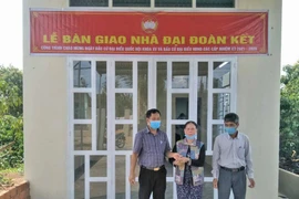 Đak Đoa: Bàn giao 2 căn nhà "Đại đoàn kết" cho hộ nghèo