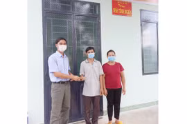 Chư Prông: Bàn giao "Nhà tình nghĩa" cho hộ nghèo
