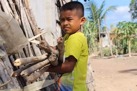 Tuổi thơ nhọc nhằn: Buồn như... Suối Máu