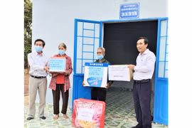 Gia Lai: Trao 4 nhà "Mái ấm biên cương"