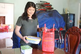 Đi chợ bằng giỏ nhựa