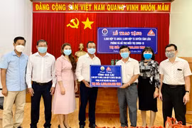 Trường Sinh Group trao tặng sản phẩm trị giá 3,3 tỷ đồng hỗ trợ công tác phòng-chống dịch Covid-19
