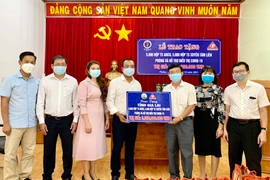 Trường Sinh Group trao tặng sản phẩm trị giá 3,3 tỷ đồng hỗ trợ công tác phòng-chống dịch Covid-19