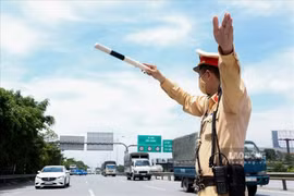 Phải bỏ ngay những quy định trái phép tại các chốt kiểm soát