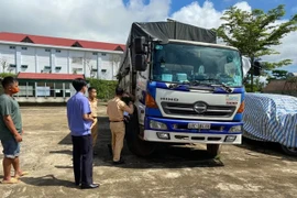 Tài xế xe tải tông vào lực lượng làm nhiệm vụ, vượt nhiều chốt kiểm dịch