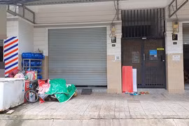 Hai anh em bị điện giật tử vong khi đi lên cầu thang phòng trọ ở TP Thủ Đức