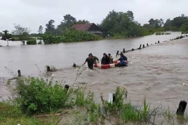 Giải cứu hàng chục người dân bị nước lũ cô lập khi đi làm rẫy