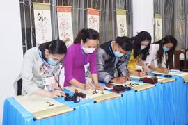 Ra mắt Câu lạc bộ "Thư pháp chữ Việt Pleiku"