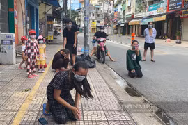 Những chuyến xe mai táng "0 đồng" cho nạn nhân Covid-19 - Bài 2: Một cuộc gọi, bàng hoàng vì một người nữa ra đi