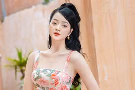 Váy hoa chưa bao giờ hết hạ nhiệt với các cô nàng thích bay bổng, lãng mạn