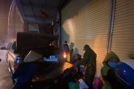 Thai phụ từ TP.HCM về Thanh Hóa chuyển dạ ven đường Quảng Ngãi: Thấm đẫm tình người!