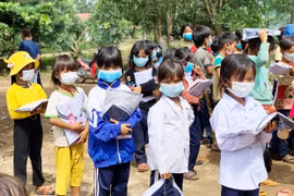 Tặng 173 phần quà cho học sinh khó khăn huyện Kông Chro