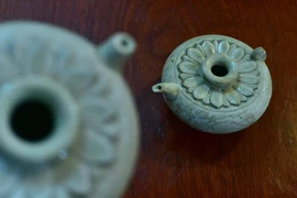 Tự hào gốm Việt: Huyền thoại ấm cánh sen