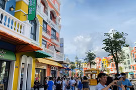 Mở cửa du lịch, không thể tiếp tục trì hoãn