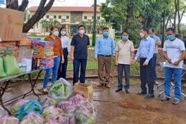 Hội Nông dân tỉnh thăm, tặng quà 2 khu cách ly tập trung tại huyện Chư Păh