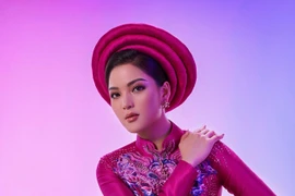 Người đẹp Vân Anh đưa vẻ đẹp của áo dài Việt Nam đến Miss Earth 2021