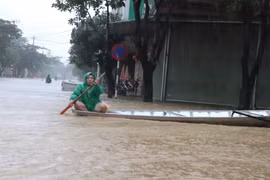 Mưa lũ ở miền Trung: 8 người chết và mất tích